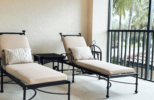 Naples Condo | Lake View 2+Den/2 Veranda, detached garage - Special December-April Pricing