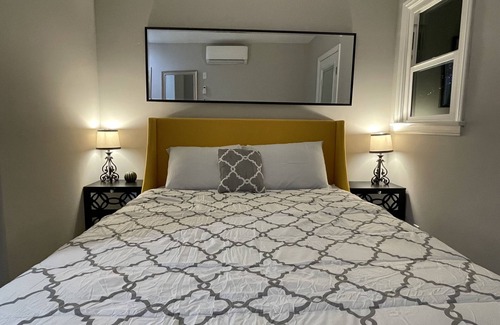 Downtown Los Angeles Cottage | LAKE VIEW 3b/3.5b Central to DTLA/HOLLYWOOD. Famous Sunset Blvd 3 min walk.