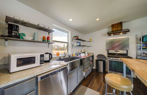 Republic Cabin | Lake-View 4-Season Retreat in Republic!