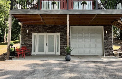 Jacksboro House | Lake View A-Frame House located at Norris Lake, TN