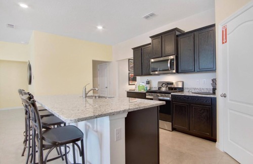 Loughman Cottage | Lake View at Solterra 7 Bdrms, Sleeps 18