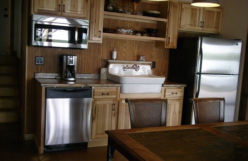 Alma House | Lake View Barn Home on Lake Wabaunsee-Peaceful Flint Hills Getaway for Families