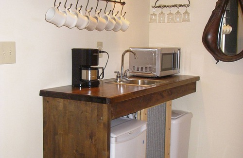 Alma House | Lake View Barn Home on Lake Wabaunsee-Peaceful Flint Hills Getaway for Families