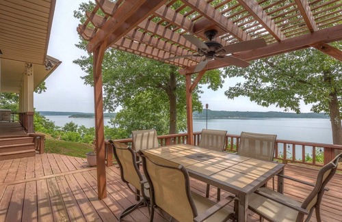 Copeland Cabin | Lake View Cabin couples getaway - family vacation with Private Boat/Swim Dock