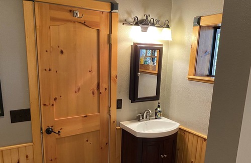Pettit Cabin | Lake View Cabin, weekend GETAWAY at Tenkiller Lake