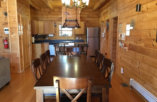 Alpine Lake Ski Chalet | Lake View Chalet in Alpine Lake Resort