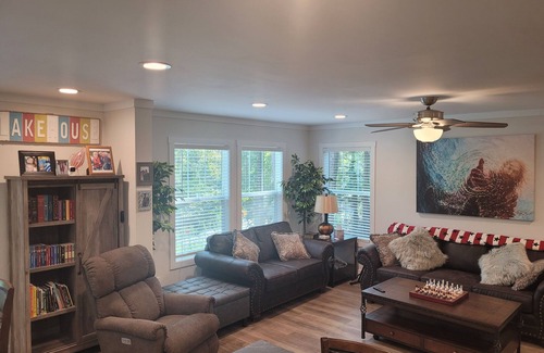 Martin House | Lake view charming 2-bedroom house with WiFi in Martin.