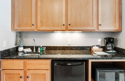 Three Lakes Condo | Lake-view condo with indoor pool, hot tubs, sports courts, game room, & gym