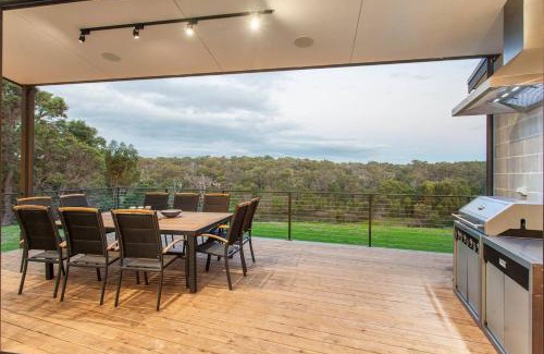 Quindalup House | Lake View - Contemporary Comforts meets Nature