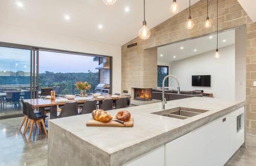 Quindalup House | Lake View - Contemporary Comforts meets Nature
