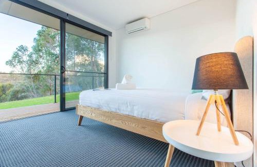 Quindalup House | Lake View - Contemporary Comforts meets Nature