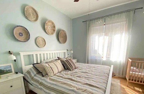 East Wakefield Cottage | Lake View Cottage w/ Fenced Yard