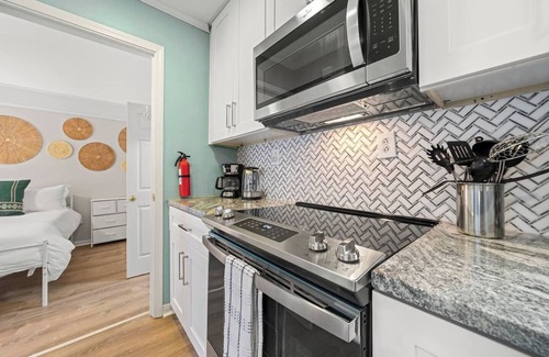 Hampton Cottage | Lake View: Cozy 2 BR Cottage Close to Atlanta