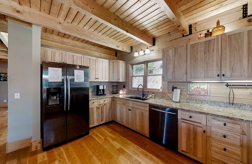 Tazewell Cabin | Lake view dog-friendly cabin w/private deck, gas grill, wood fireplace, and W/D