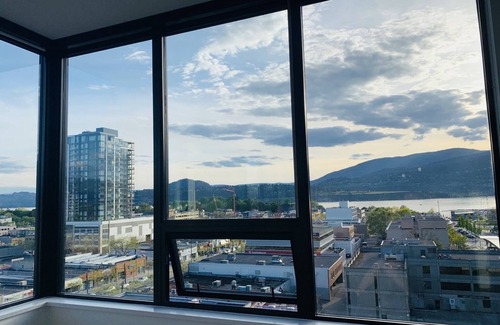 Downtown Kelowna Condo | Lake view downtown