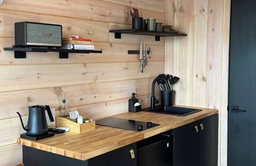 Burdett Apartment | Lake View Getaway in Wine Country