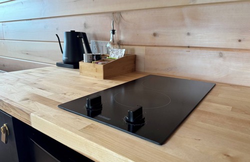 Burdett Apartment | Lake View Getaway in Wine Country