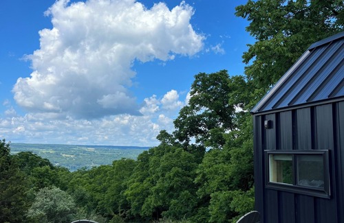 Burdett Apartment | Lake View Getaway in Wine Country