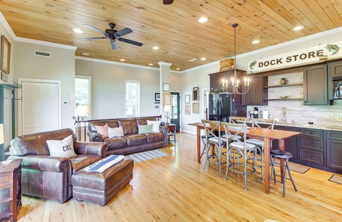 Silver Point House | Lake View Home in Silver Point: Walk to Marina