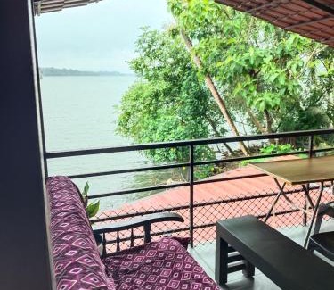 Quilon House | Lake View Homestay Kundara
