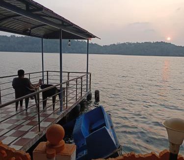 Quilon House | Lake View Homestay Kundara
