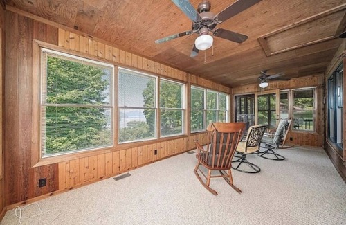 Byrdstown House | Lake View House