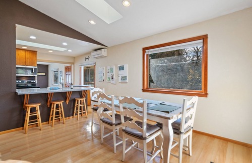 Carver House | Lake View House with Beautiful 4.5 Acres to Explore