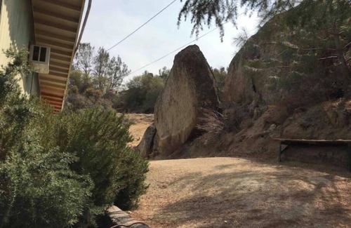 Wofford Heights Cabin | Lake View Hungry Gulch Cabin Stargazing & Boulders
