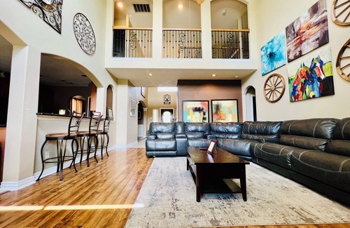 Missouri City House | ★Lake View ★ King Bed ★ Spacious