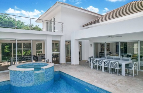 Bavaro Villa | Lake View: Lake/golf view villa with full staff, pool, Jacuzzi & pool table
