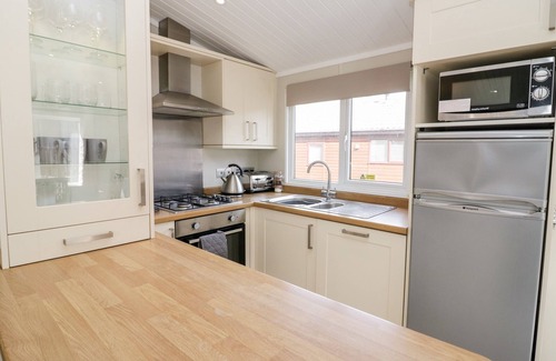 Troutbeck Bridge Cottage | LAKE VIEW LODGE, pet friendly, with a garden in Windermere