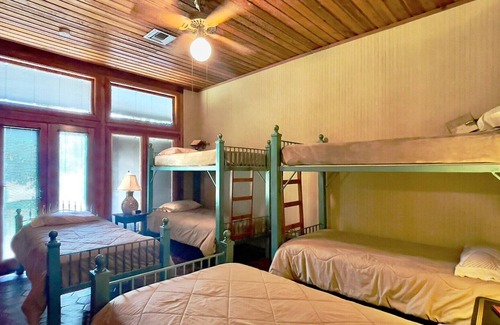 Negreet House | Lake view Lodge