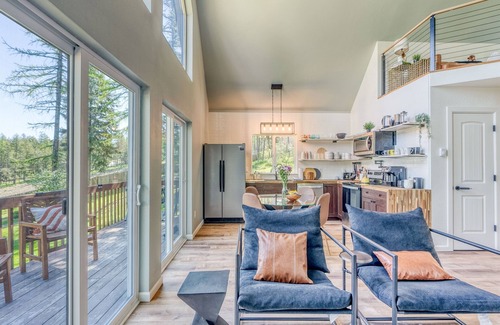 Lakeside House | Lake View Luxury - Paddle boards - Firepit - Fish, Hike, Ski. Montana Paradise!