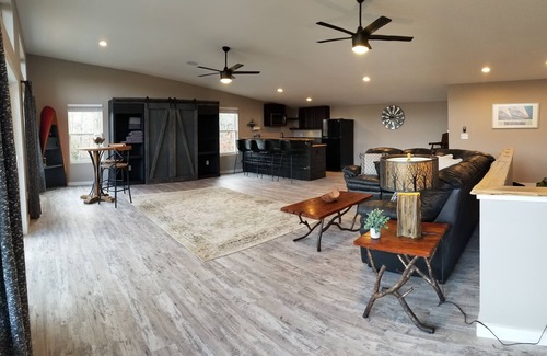 Lynn House | Lake view on Lake Lanier. House and garage apartment. Sleeps 10-12