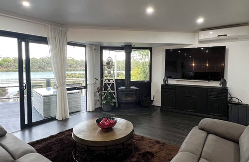 Cannons Creek House | Lake View Pet Friendly Home Equipped With Fishing Rod, Kayaking or Bike Riding
