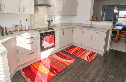 Nafferton Cottage | LAKE VIEW, pet friendly, character holiday cottage in Nafferton