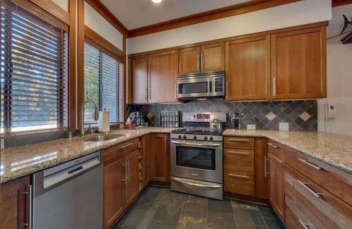 Tahoe Tavern House | Lake View|Pier|Bouys|Pickleball|Walk to Town