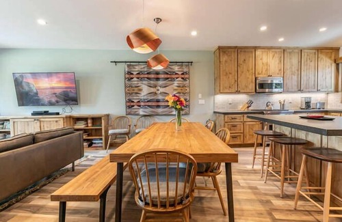 Tahoe Tavern House | Lake View|Pier|Bouys|Pickleball|Walk to town