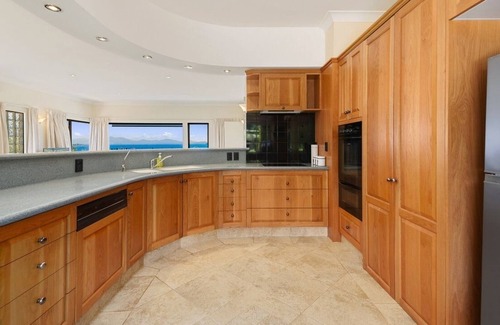 Hilltop House | Lake View, Plunge Pool, Close to town & Lake