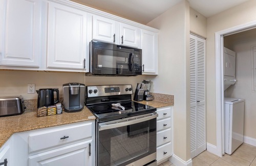 Florida Central Atlantic Coast Resort | Lake View Resort, 2 BR, 2 bath, sleeps 8, 2 MI to Disney with pool, balcony, gym
