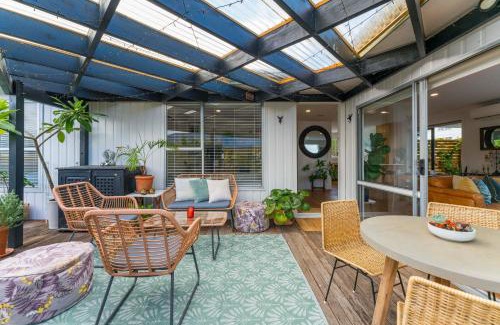 Hilltop House | Lake View Retreat - lake views with BBQ & Pizza Oven