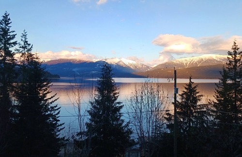 Balfour House | Lake view suite 3 minutes from the beach