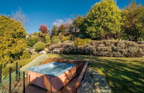 Wanaka House | Lake View Summary: Th