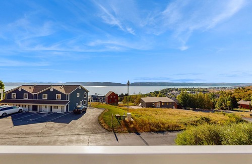 Harbor Village House | Lake View Townhouse with Shared Hot Tub and Pool, WiFi, and Central AC
