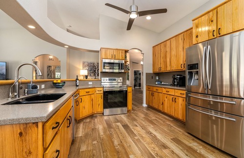Lake Havasu City House | Lake View Tropical Oasis - Pool & Spa- RV Parking -AMAZING!