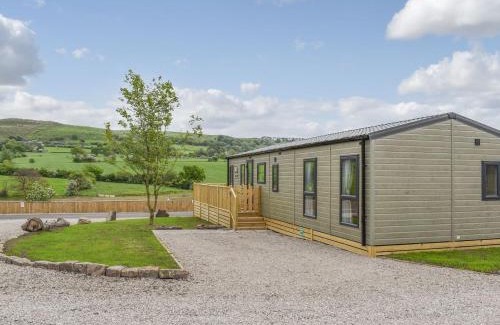 Fence House | Lake View - Uk36811