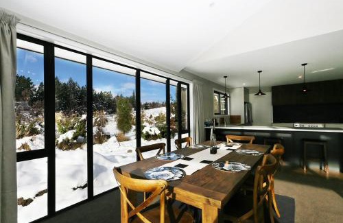 Lake Tekapo House | Lake Views at Antler Lodge