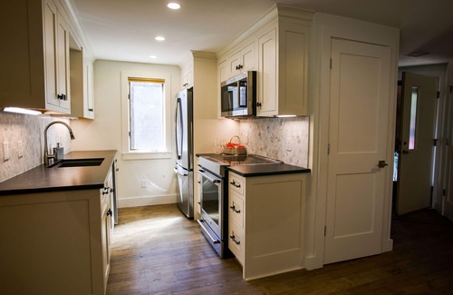 Grantham Condo | Lake Views! Beautifully furnished condo in Eastman NH