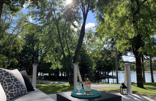 Cambridge Springs House | Lake views, comfort/nature @ The Castle Hill