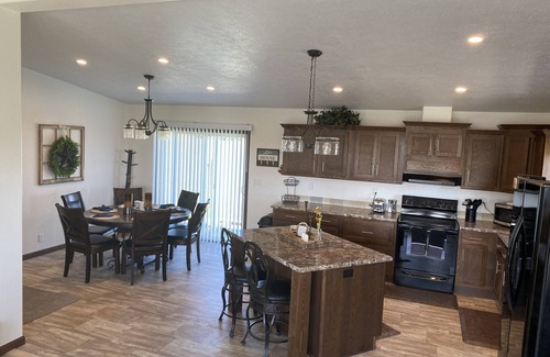 Glendo House | Lake Views! Comforts of home w/the fun of the lake; garage/hottub/laundry & more